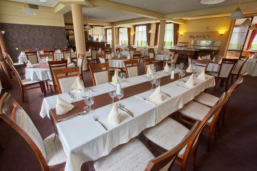 Hotel Perla Bieszczadow Geovita ชาร์ดนา ภายนอก รูปภาพ